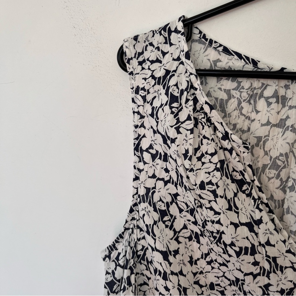 GAP Navy White Floral Sleeveless‎ Split Neck Blouse M - Picture 5 of 8